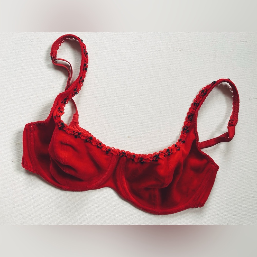 Vintage 90s Victoria’s Secret Country Red Velour Rose Trim Underwire Bra 36B
